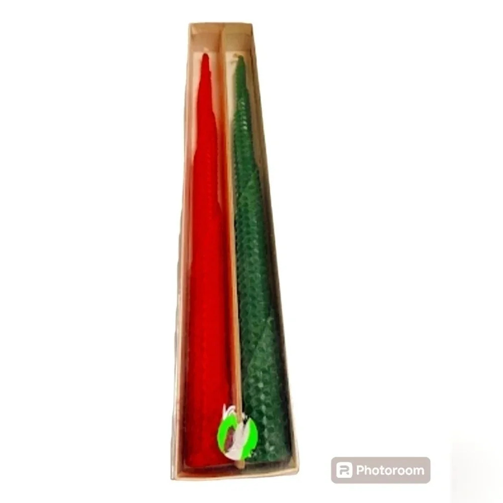 NWOT RED GREEN HANDMADE BEESWAX CANDLES